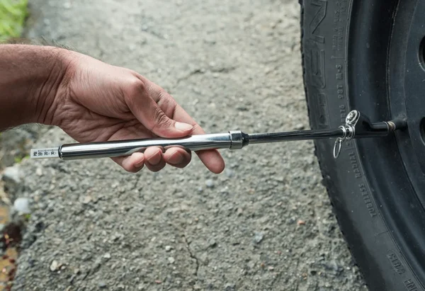 HYPG is a reliable, analog-style manual tire pressure gauge engineered for No batteries. No fuss. Just precision.