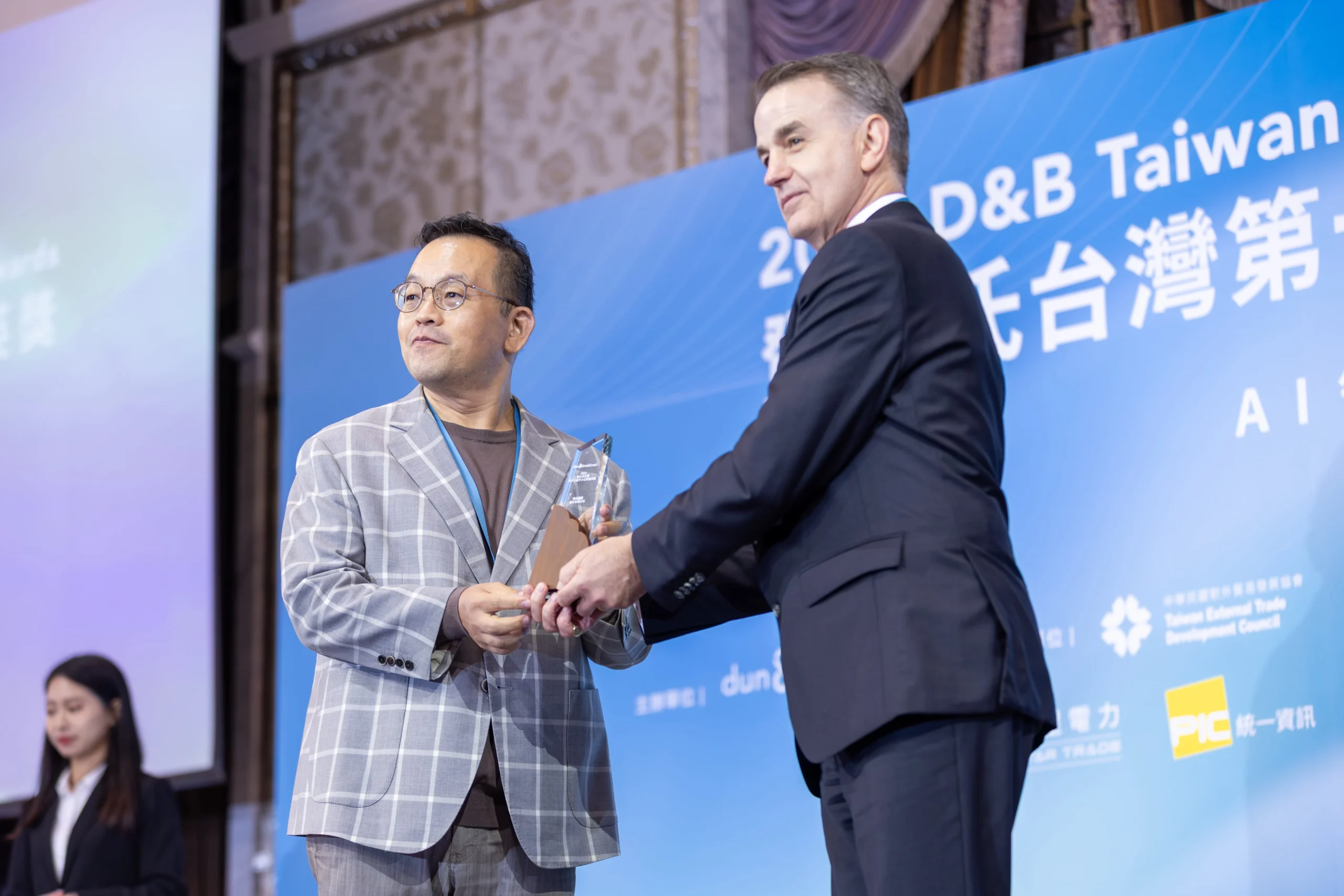Building Trust through Standard- ISO, GS, D&B with public